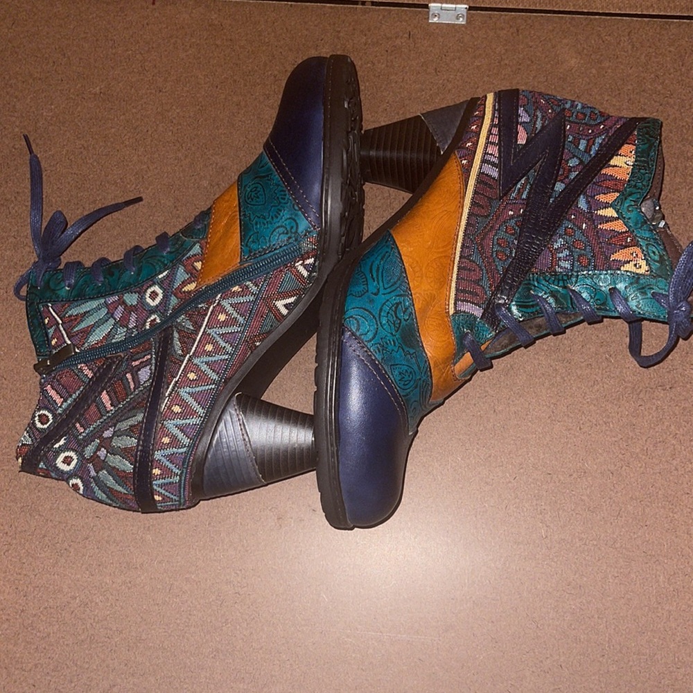NEW SOCOFY  Colorful Leather booties